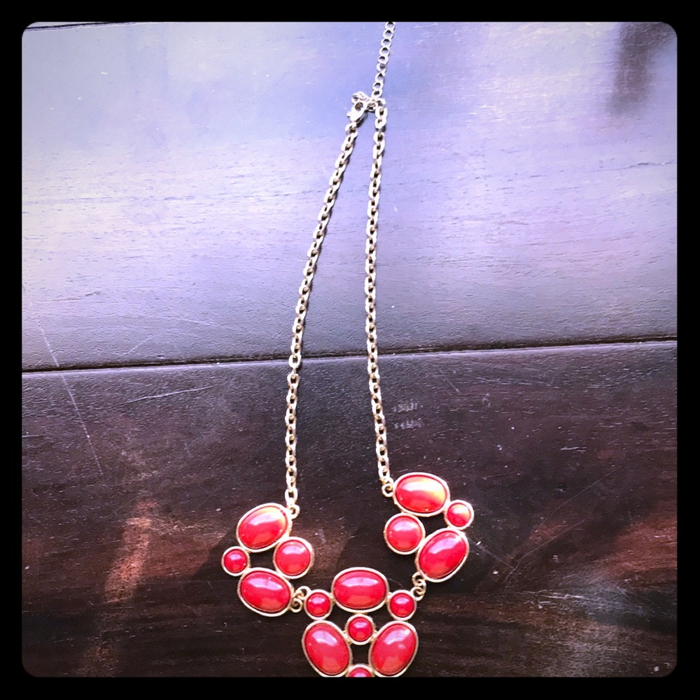 Red gold jewelry set with earrings.